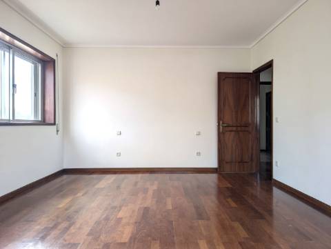 ​Apartamento T3 à Venda em Mafamude - Vila Nova de Gaia