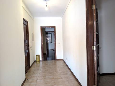 ​Apartamento T3 à Venda em Mafamude - Vila Nova de Gaia