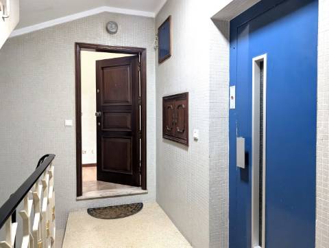 ​Apartamento T3 à Venda em Mafamude - Vila Nova de Gaia