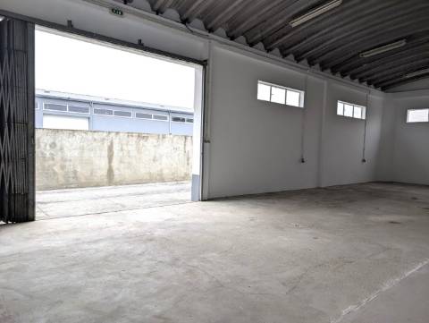 Armazém para Arrendamento - Aveiro (Esgueira)