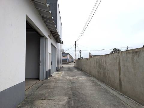 Armazém para Arrendamento - Aveiro (Esgueira)