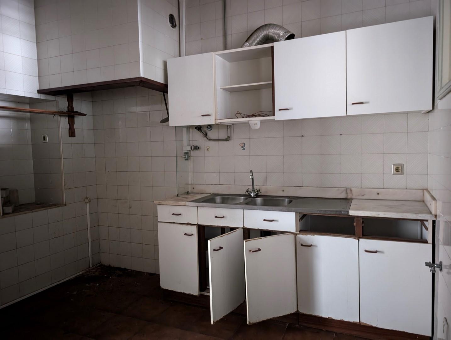 Moradia para reabilitar - Bairro Beira Mar