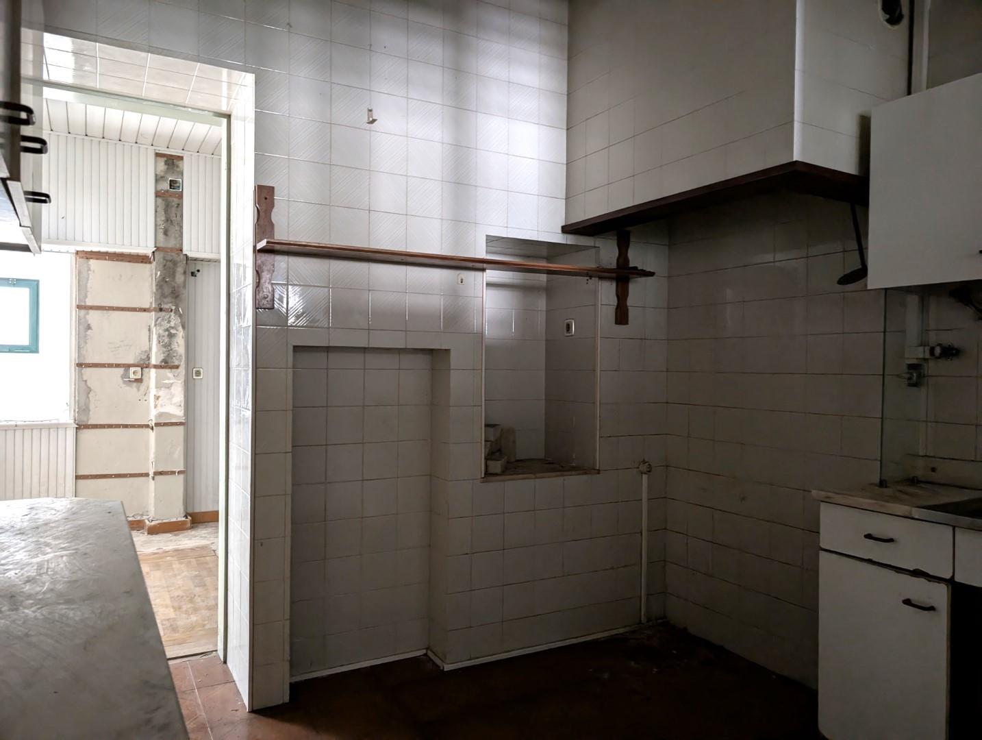 Moradia para reabilitar - Bairro Beira Mar