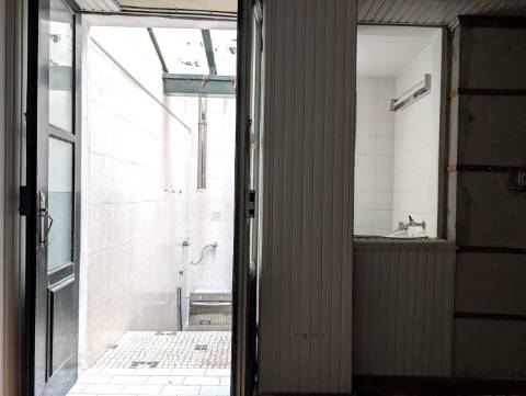 Moradia para reabilitar - Bairro Beira Mar