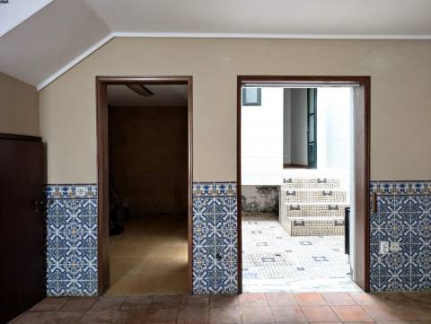 Moradia para reabilitar - Bairro Beira Mar