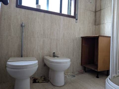 Moradia para reabilitar - Bairro Beira Mar