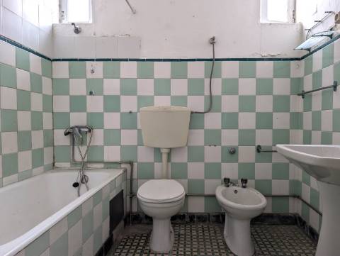 Moradia para reabilitar - Bairro Beira Mar