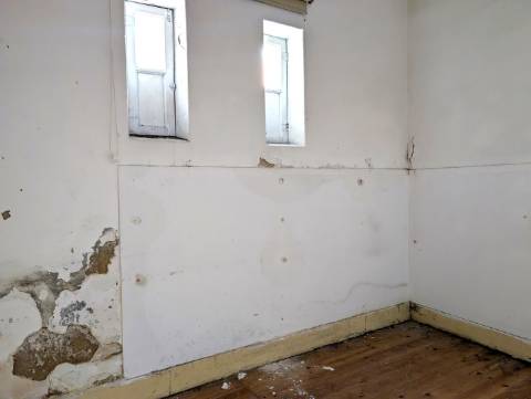 Moradia para reabilitar - Bairro Beira Mar