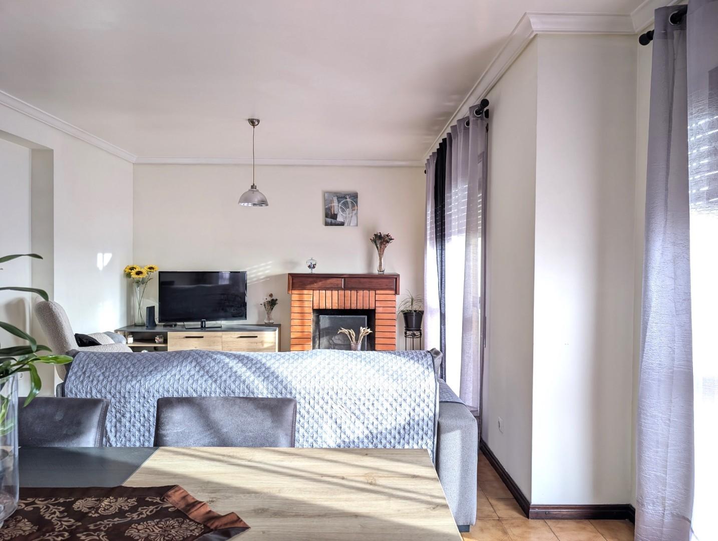 Habitação no último piso com terraço e vistas a poente !