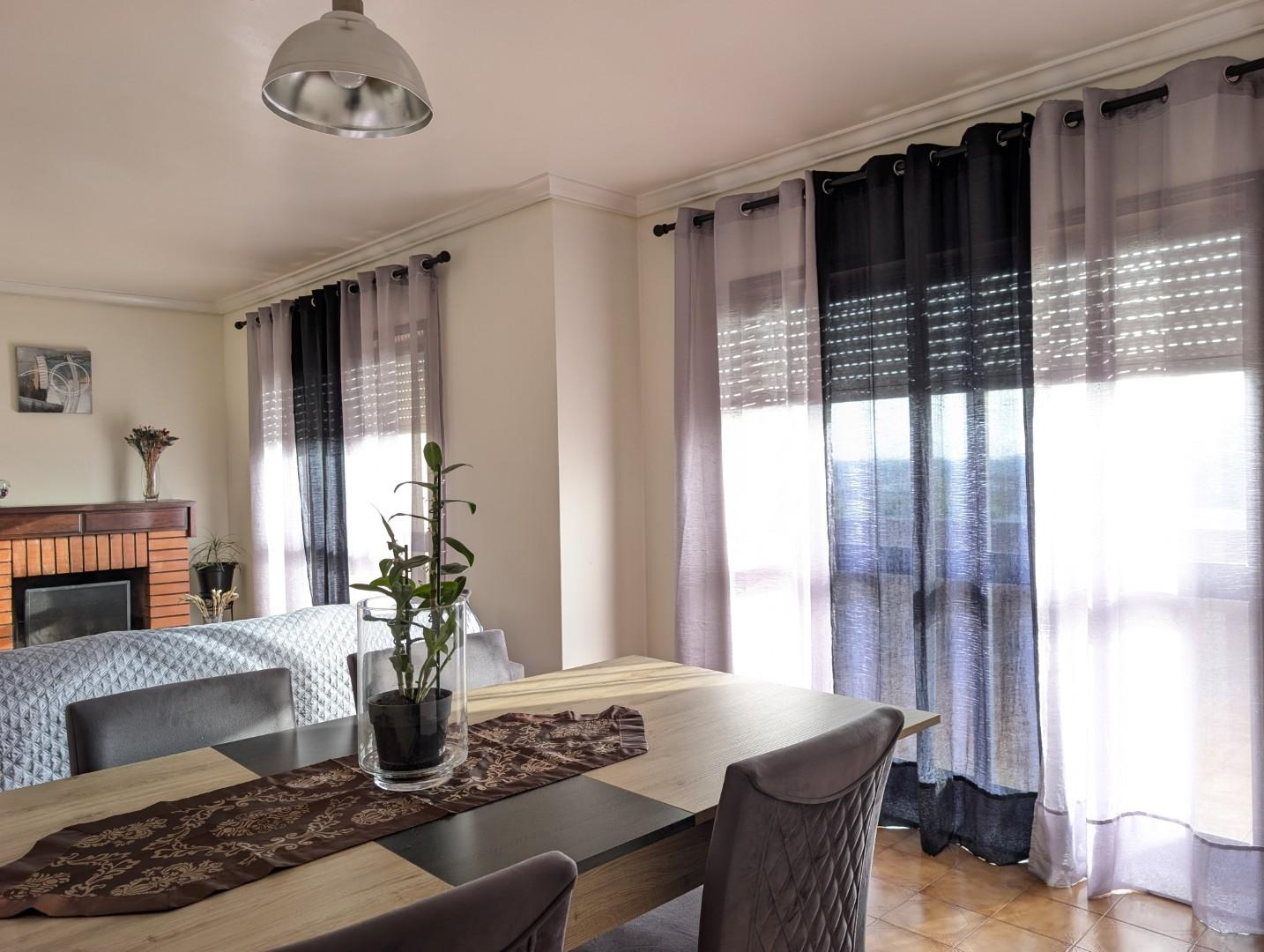 Habitação no último piso com terraço e vistas a poente !