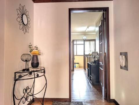 Habitação no último piso com terraço e vistas a poente !