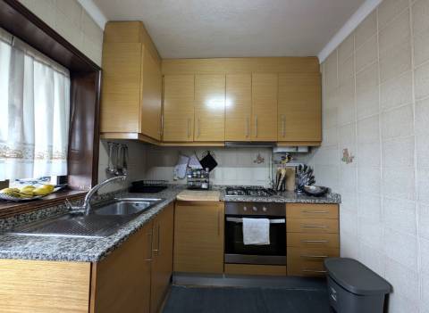 Habitação no último piso com terraço e vistas a poente !