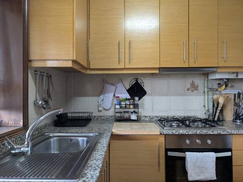 Habitação no último piso com terraço e vistas a poente !