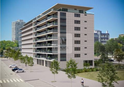 Apartamento T4 Novo com Varanda