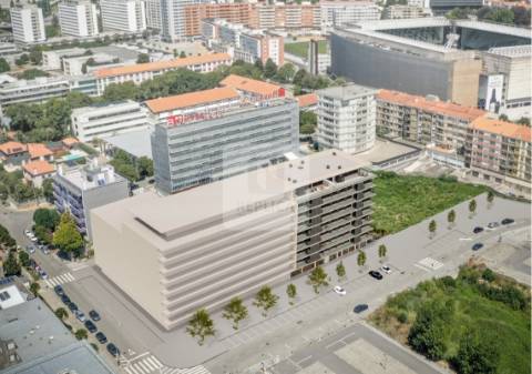 Apartamento T4 Novo com Varanda