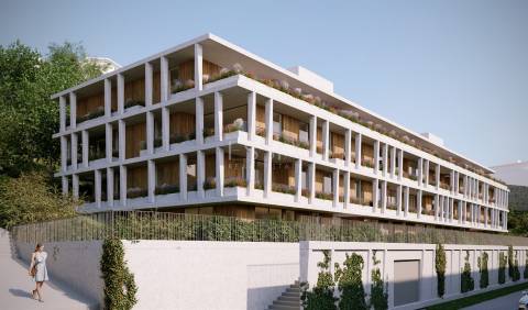 Apartamento T4 com Varanda