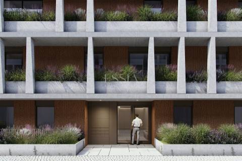 Apartamento T4 com Varanda