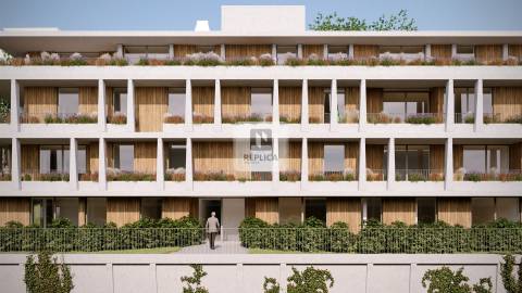 Apartamento T4 com Varanda