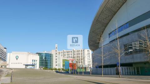 Apartamento T4 com Varanda