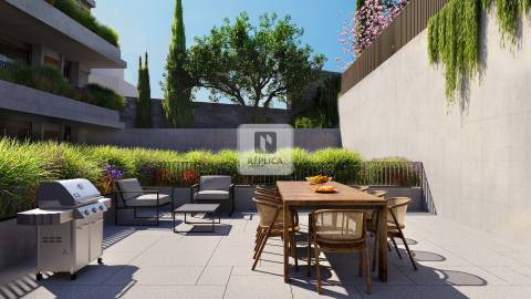 Apartamento T4 com Varanda