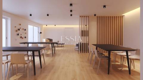 Apartamento T4 com Varanda