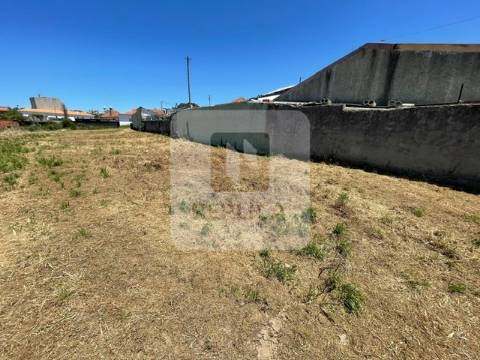 Terreno com Projeto de Arquitetura Aprovado para Construção de Moradia