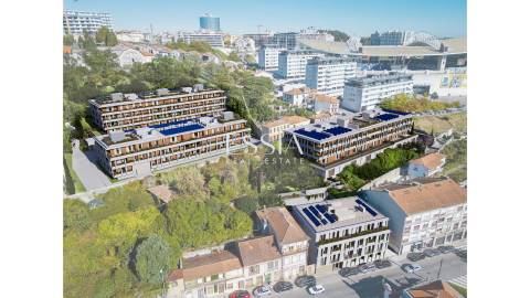 Apartamento T4 com Varanda