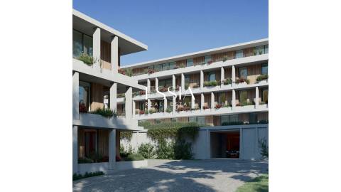 Apartamento T4 com Varanda