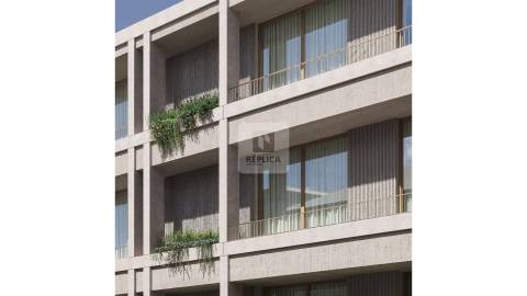 Apartamento T2 com Varanda e Estacionamento Privativo no Pinheiro Manso