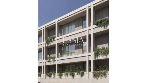 Apartamento T2 com Varanda e Estacionamento Privativo no Pinheiro Manso