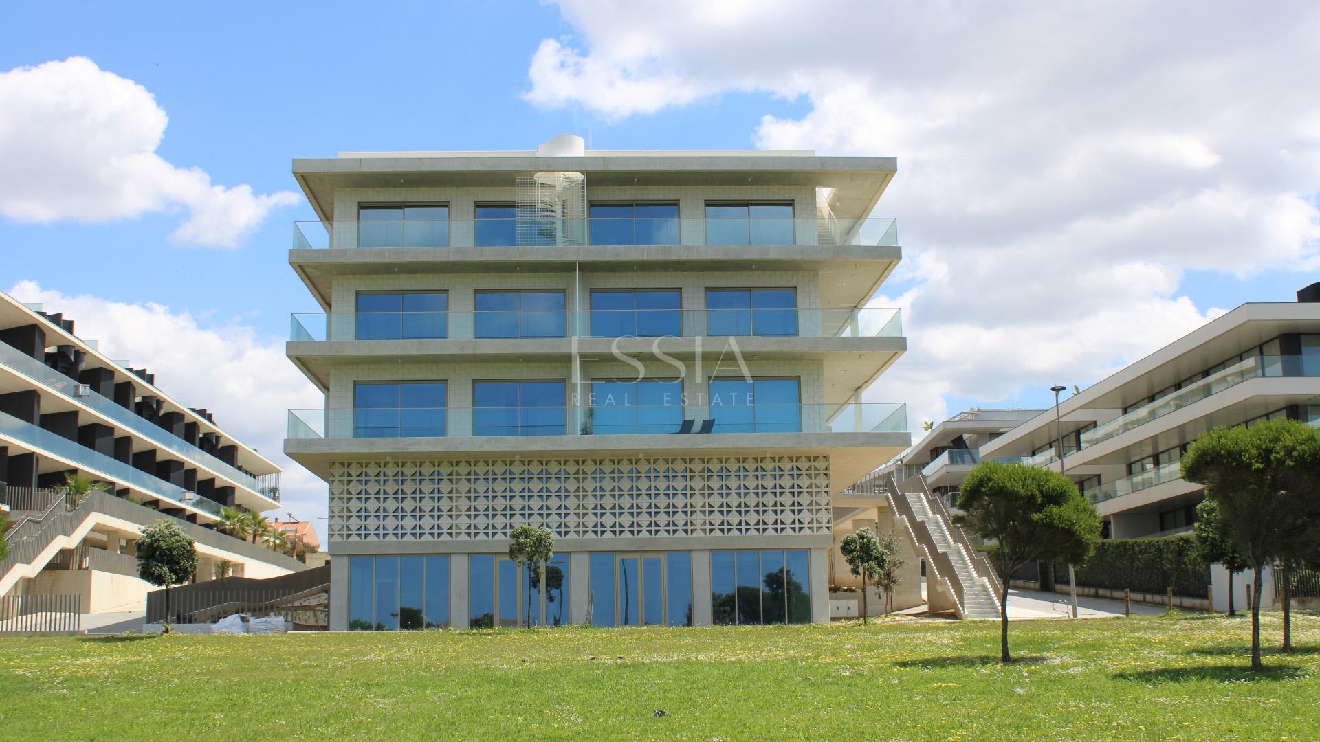 Loja em Frente ao Mar em Canidelo com Três Frentes