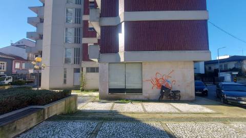 Loja  Arrendamento em Barcelos, Vila Boa e Vila Frescainha (São Martinho e São Pedro),Barcelos