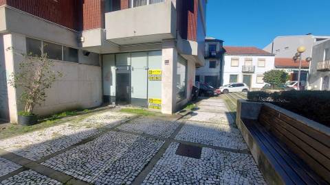 Loja  Arrendamento em Barcelos, Vila Boa e Vila Frescainha (São Martinho e São Pedro),Barcelos