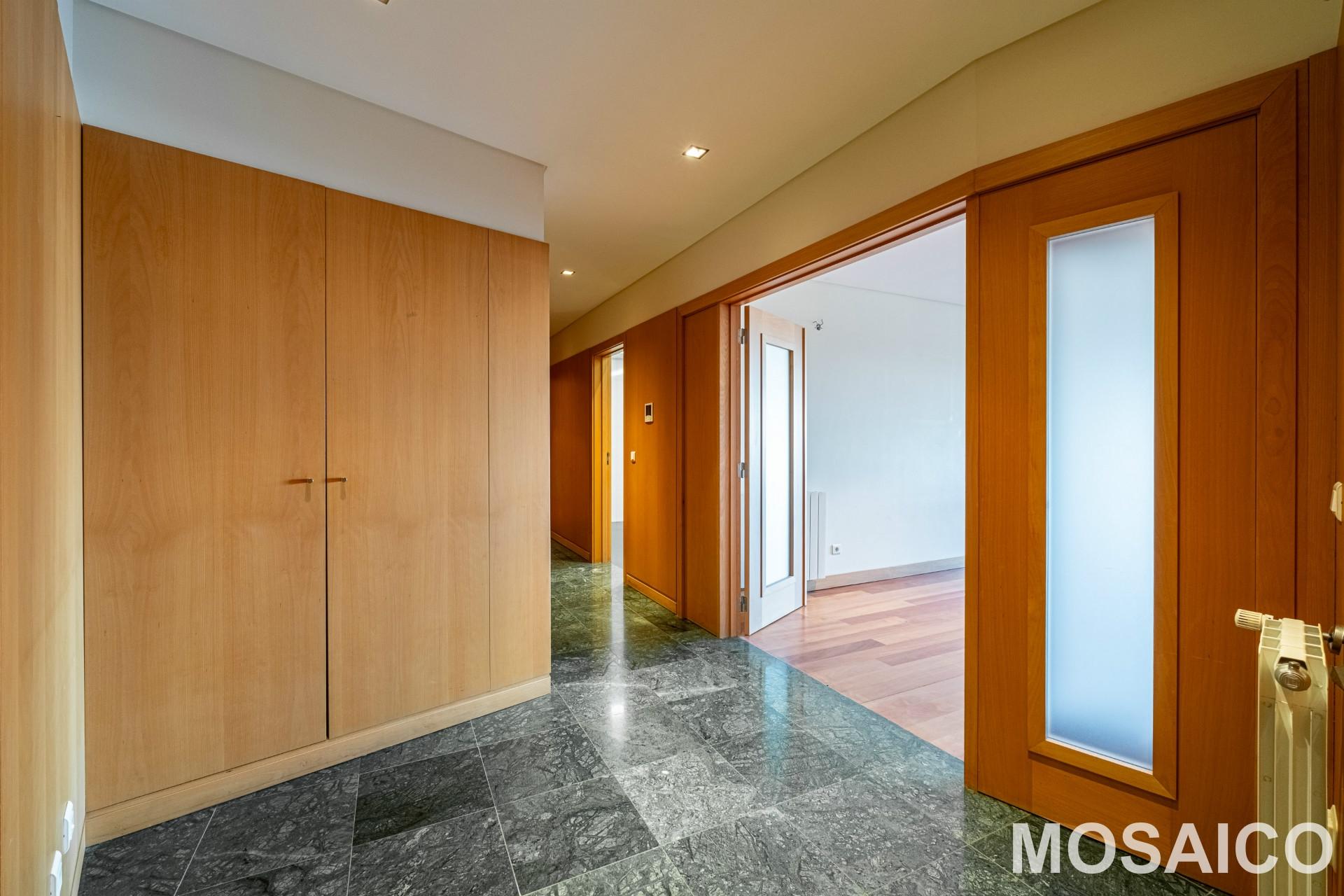Apartamento T4 Arrendamento em Ramalde,Porto