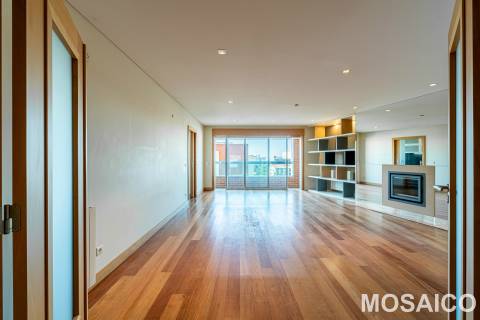 Apartamento T4 Arrendamento em Ramalde,Porto