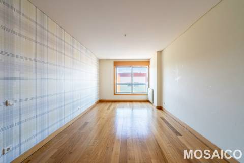 Apartamento T4 Arrendamento em Ramalde,Porto