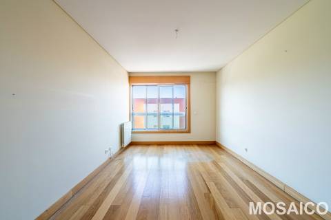 Apartamento T4 Arrendamento em Ramalde,Porto