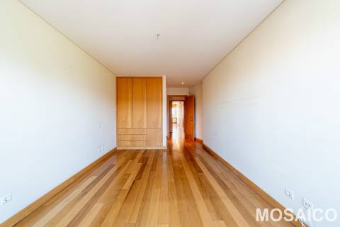 Apartamento T4 Arrendamento em Ramalde,Porto