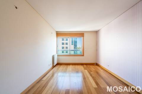 Apartamento T4 Arrendamento em Ramalde,Porto