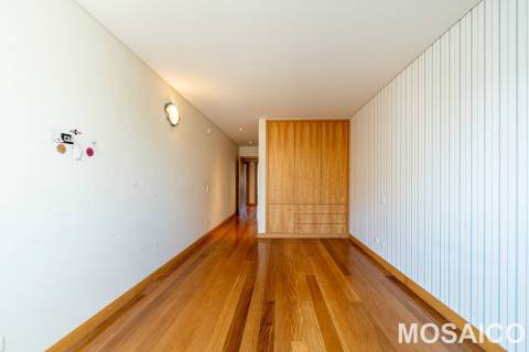 Apartamento T4 Arrendamento em Ramalde,Porto