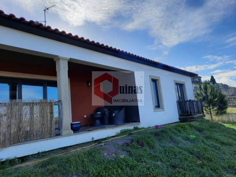 Moradia T3 com terreno e garagem, Abitureira