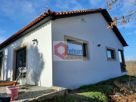 Moradia T3 com terreno e garagem, Abitureira