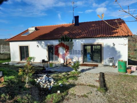 Moradia T3 com terreno e garagem, Abitureira