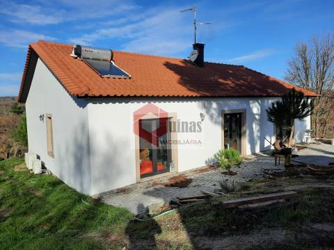 Moradia T3 com terreno e garagem, Abitureira