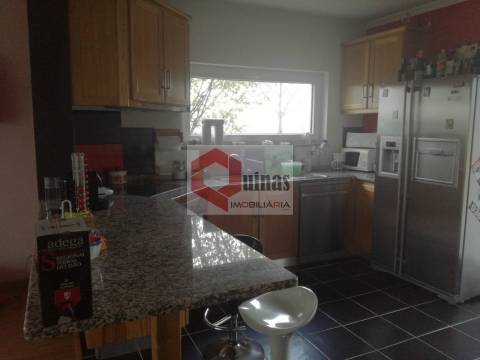 Moradia T3 com terreno e garagem, Abitureira