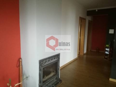 Moradia T3 com terreno e garagem, Abitureira