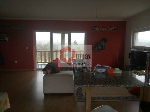 Moradia T3 com terreno e garagem, Abitureira