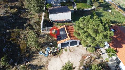 Moradia T3 com terreno e garagem, Abitureira
