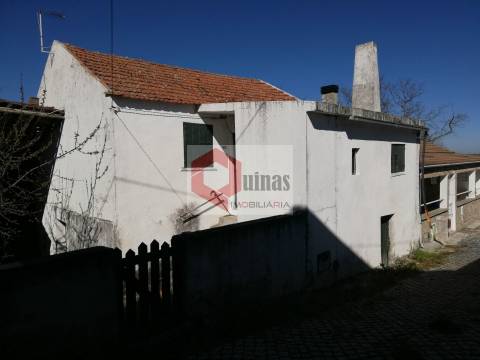 Venda Casa Antiga e  Armazém com Terreno, na Miuzela