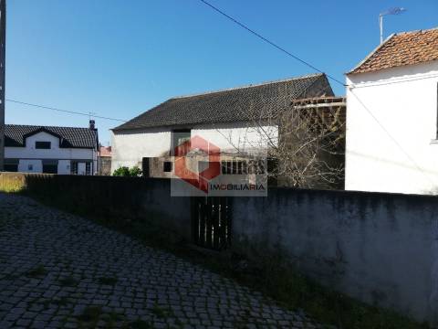 Venda Casa Antiga e  Armazém com Terreno, na Miuzela